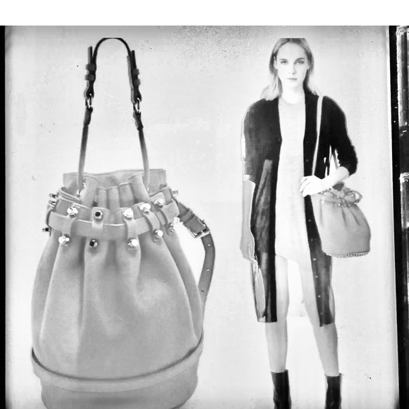 Alexander Wang Rockie Bucket Tote Iridescent oil slick hardware two way crème - Picture 4 of 12